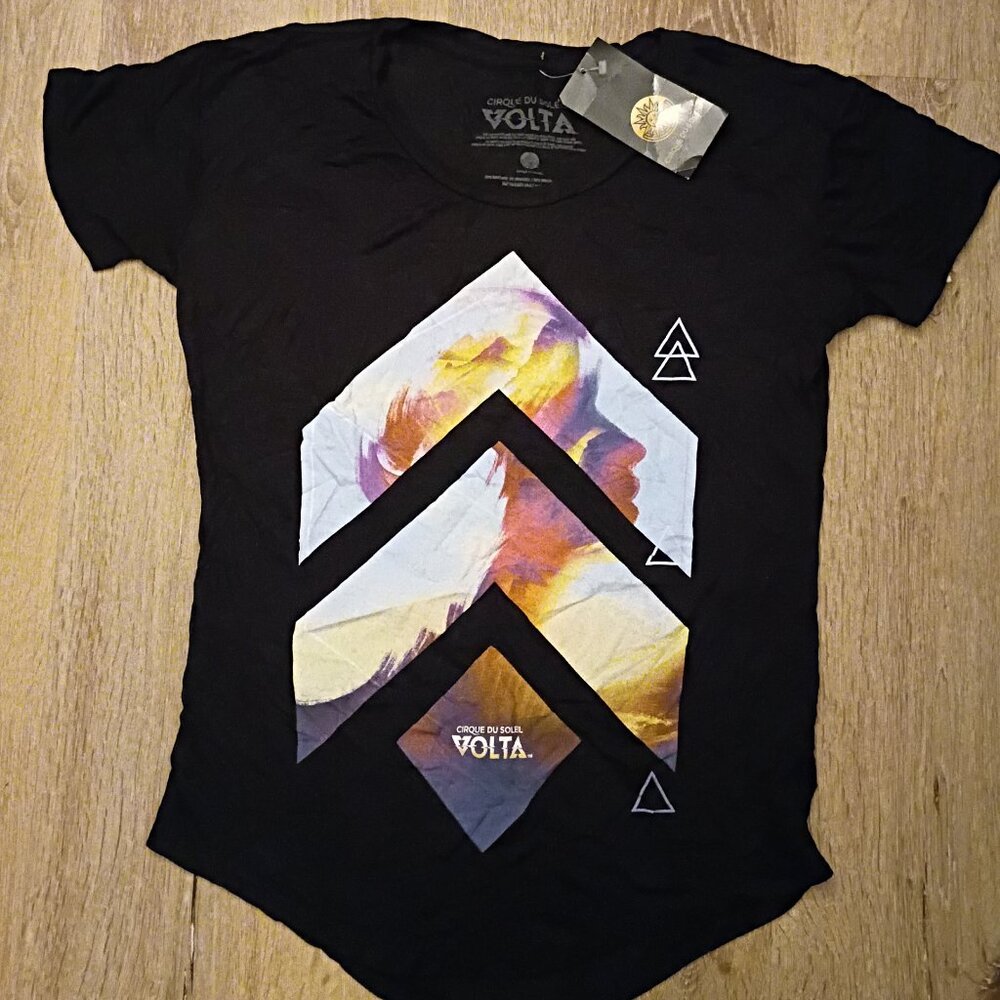 Cirque du Soleil V neck T-shirt